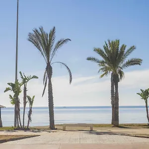 Piscina Y Parking En La Playa , Rincón de la Victoria España